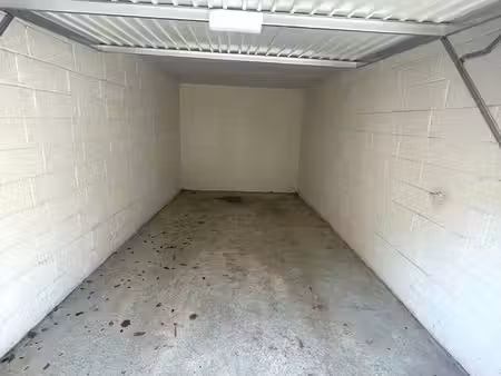garage / box à louer — melun  porte basculante  115 /mois