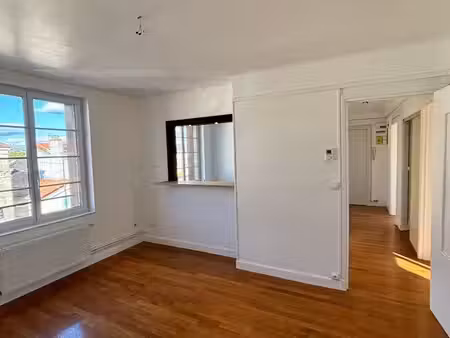 loue appartement 65m2 + garage