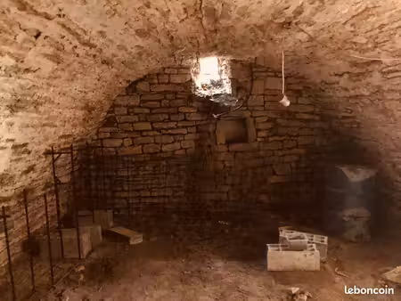 cave voutée en pierre