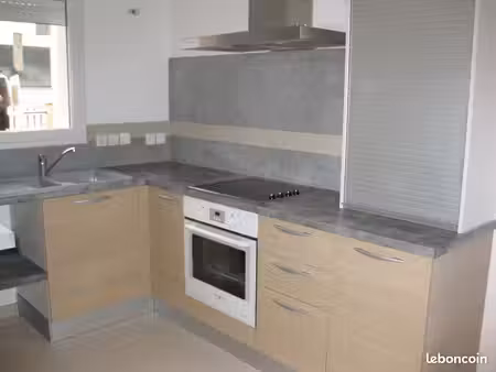 maison familiale 4 chambres  avec garage et jardin à restigné