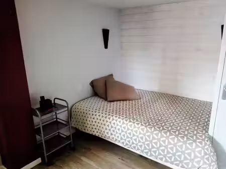 chambre indépendante meublée