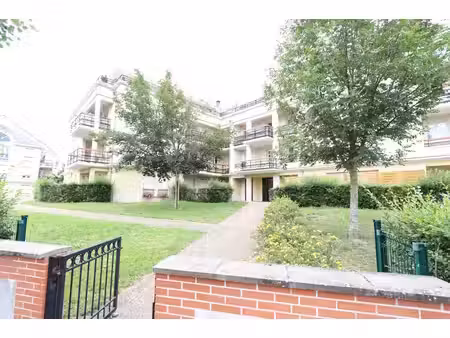 bel appartement avec balcon - 3 pièces - 64 m² - saint jean de la ruelle