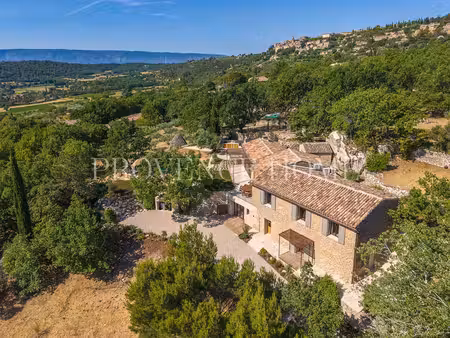 à vendre magnifique propriété en pierre rénovée avec piscine et vue panoramique sur le...