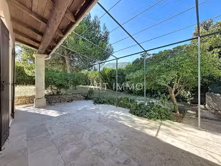 a vendre maison de plain pied avec vue sur le luberon
