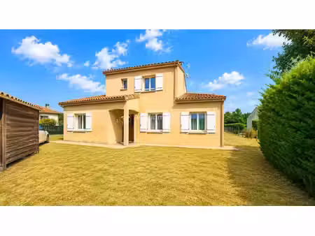vente maison 6 pièces 130 m2 à saint-front-de-pradoux