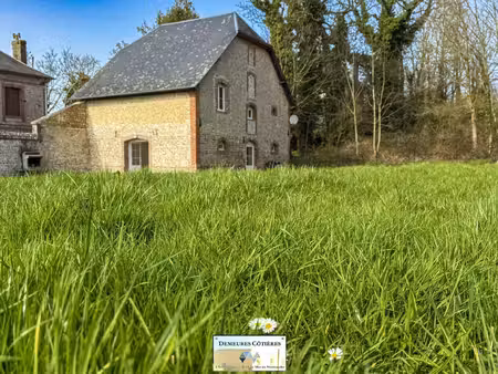 une maison atypique au coeur du village des loges  à quelques