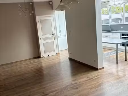 appartement 5 pièces 110 m2 en plein bourg
