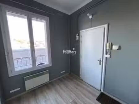 location bureaux et commerces à saint-lô (50000) : à louer / 26m² saint-lô