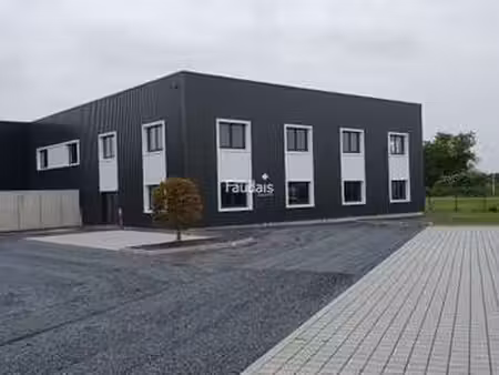 location bureaux et commerces à saint-lô (50000) : à louer / 752m² saint-lô