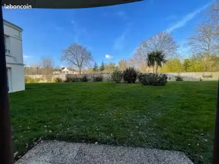 à louer – t2 48 m² avec terrasse sans vis-à-vis et parking