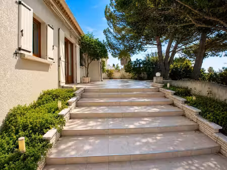 villa méditerranéenne de plain-pied – 4 chambres – studio indépendant – piscine – grand te
