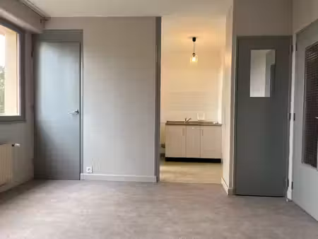 appartement t1 a louer a riorges - chateau d'eau