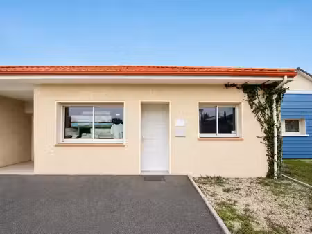 local commercial à louer 82 m2 de plain-pied centre-bour