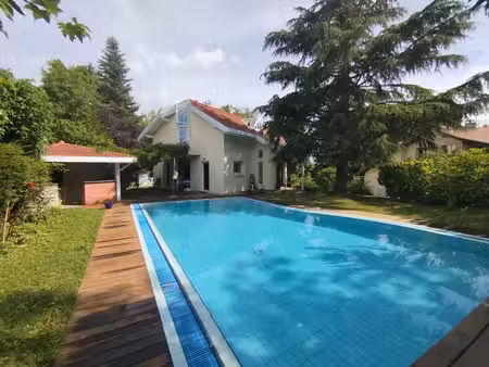 saint julien en genevois  villa avec pisicne
