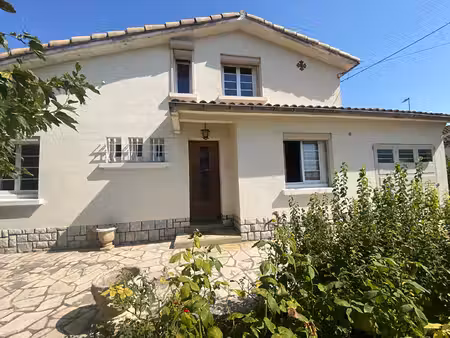 maison avec 4 chambres  dont 2 de plain pied  garage et jardin