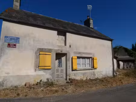 petite maison en pierre près de gandelain.