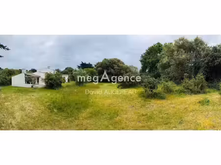 a proximité de la plage des vieilles - la croix