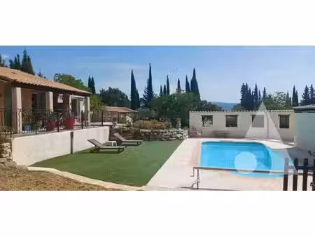 maison de plain pied   7 pièces de 156 m² sur salernes avec garages et piscine