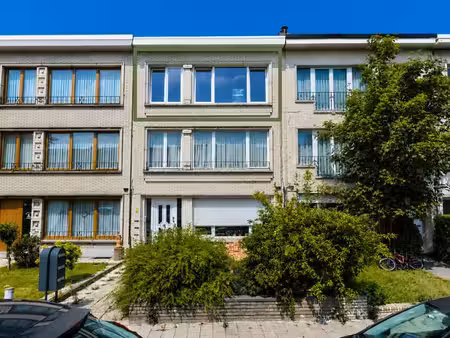 volledig gerenoveerd 2-slaapkamerappartement op toplocati...