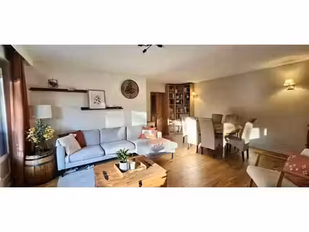 appartement lumineux avec deux chambres et terrasse