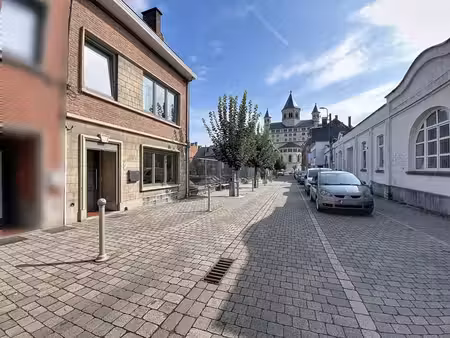 3 façades - nivelles centre - jardin - 130m2