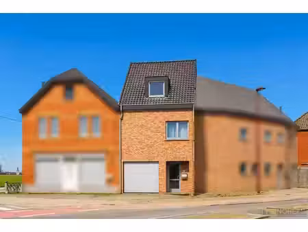 à vendre  maison économe en énergie avec garage intégré à...