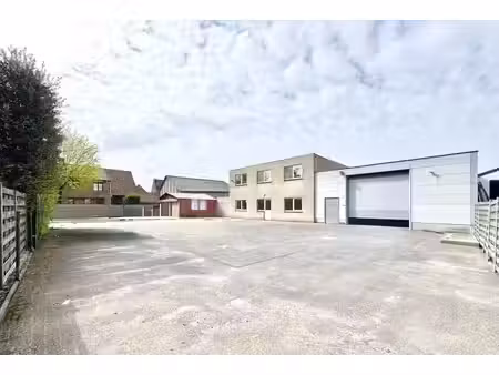 magazijnen - bedrijfsgebouwen op en met grond | 3.941 m²