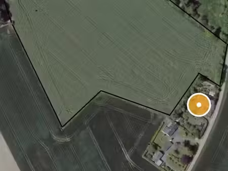 ferme atypique - dépendances et terre