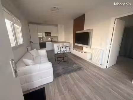 à louer : magnifique appartement 2 pieces meublé avec terrasse et jardin à seulement 250m 