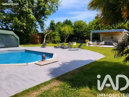 maison 8 pièces 229 m²
