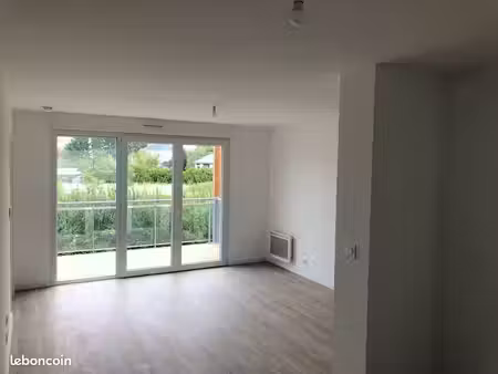 t2 lumineux avec balcon (couëron centre)