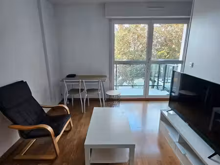 location studio meublé