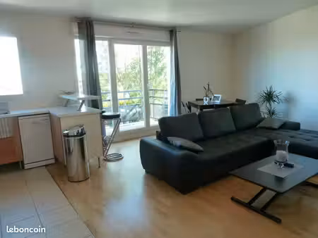 f2 46 m2 au calme et sans vis-à-vis avec terrasse et parking sous-sol
