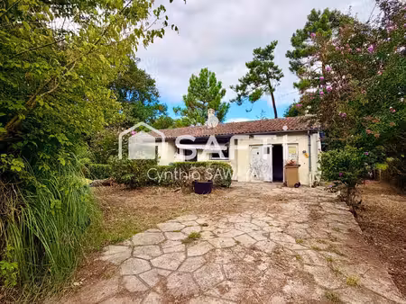 maison à rénover ou démolir sur belle grande parcelle au calme
