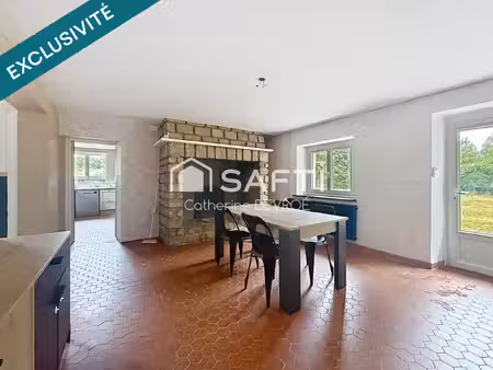maison individuelle au calme  beau potentiel