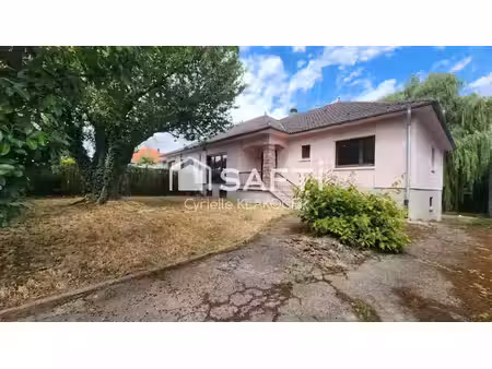 maison familiale de 121 m² avec 3 chambres.