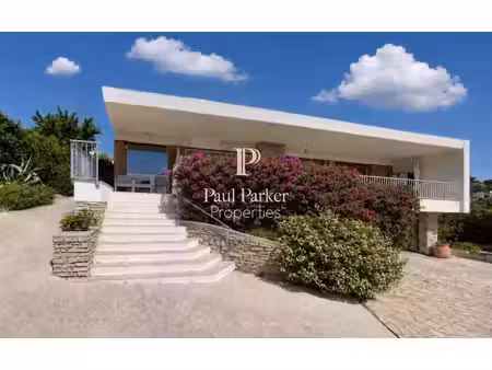 villa contemporaine en dominance à bandol 6 pièce(s) 150 m2 de surface habitable /4 chambr