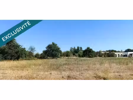 3930m²