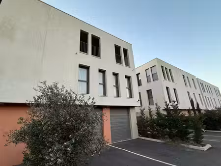 location entrepôt les milles 13290 73m²