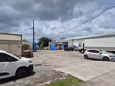 local commercial à fort de france de 464 m2