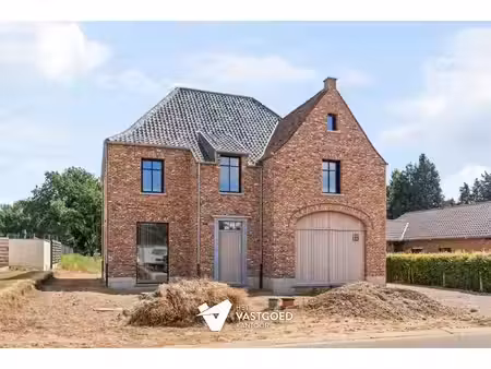 zeer ruime nieuwbouwwoning uiterst rustig gelegen op een perceel van 1628m² te oostham