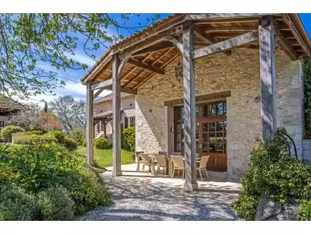 maison de campagne avec piscine  dépendances  grange  terrain.