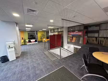 location local commercial 320m2 rodez 12000 - 3900 € - surface privée