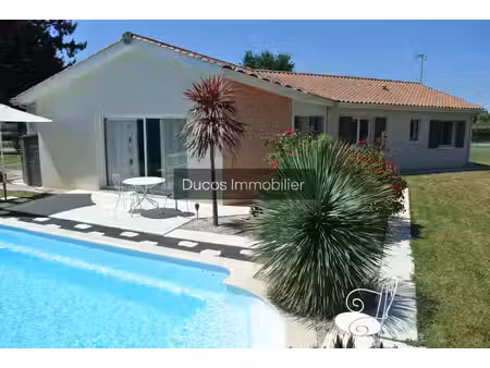 maison 3 chambres  un bureau  une salle d'eau et une salle de bains