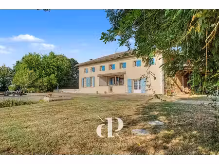 une spacieuse maison de campagne avec 6 hectares