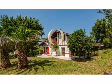 saint-pée-sur-nivelle - maison familiale à fort potentiel