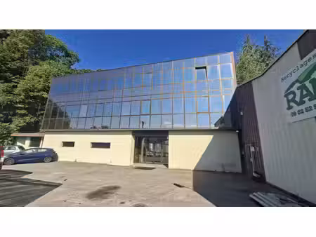 ensemble immobilier bureaux et locaux