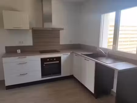 location maison 4 pièces 92.89 m² à ferrieres (17170)  1 200 €