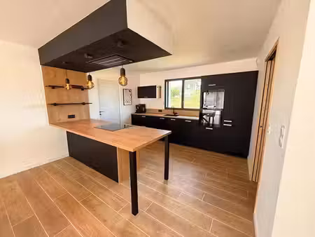 location meublée maison 4 pièces 85 m² à saint-pol-de-léon (29250)  1 150 €