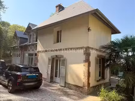 location meublée maison 5 pièces 80 m² à deauville (14800)  2 000 €